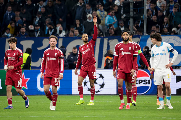 Man Utd tạm dừng thương vụ Ederson vì vấn đề y tế 1